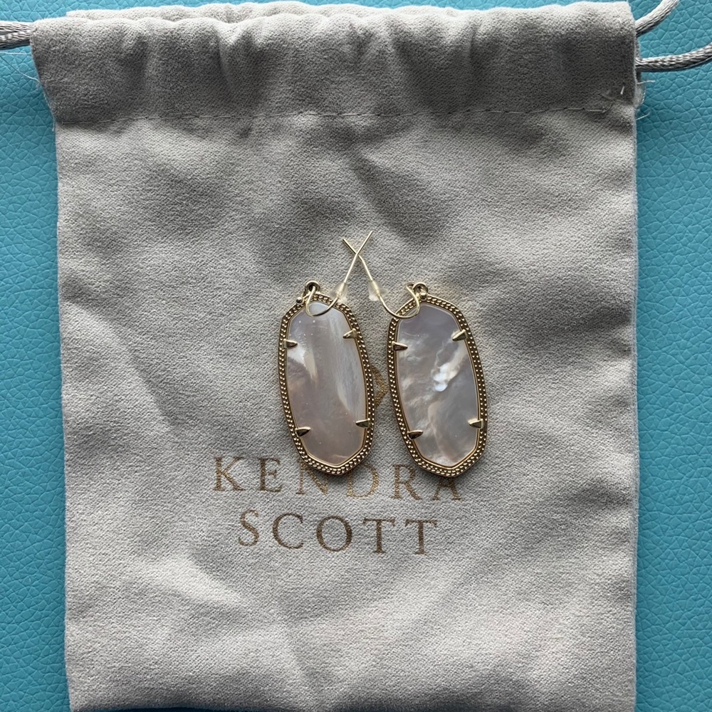 Kendra Scott gold ivory pearl elle earrings